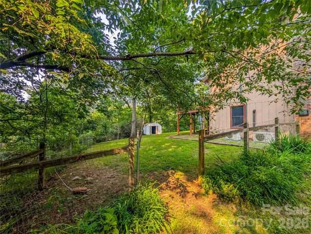 328 Wooded Valley Lane, Burnsville, NC 28714