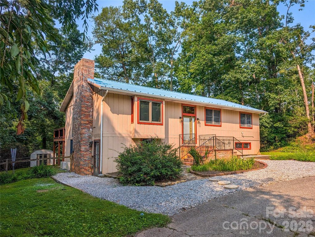 328 Wooded Valley Lane, Burnsville, NC 28714
