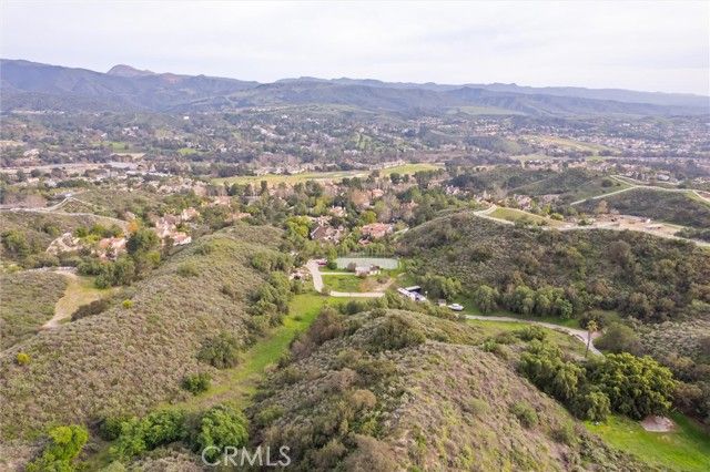 2 Via Terracaleta, Laguna Hills, CA 92679