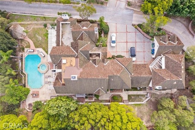 2 Via Terracaleta, Laguna Hills, CA 92679