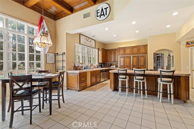 2 Via Terracaleta, Laguna Hills, CA 92679