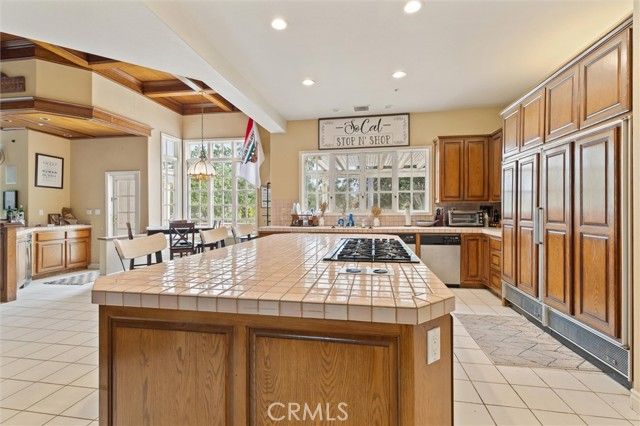 2 Via Terracaleta, Laguna Hills, CA 92679