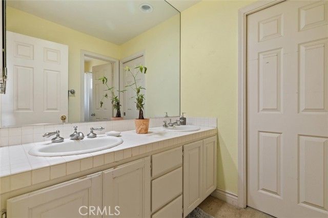 2 Via Terracaleta, Laguna Hills, CA 92679