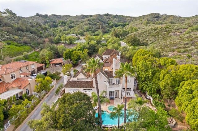 2 Via Terracaleta, Laguna Hills, CA 92679