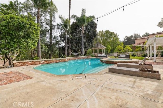 2 Via Terracaleta, Laguna Hills, CA 92679