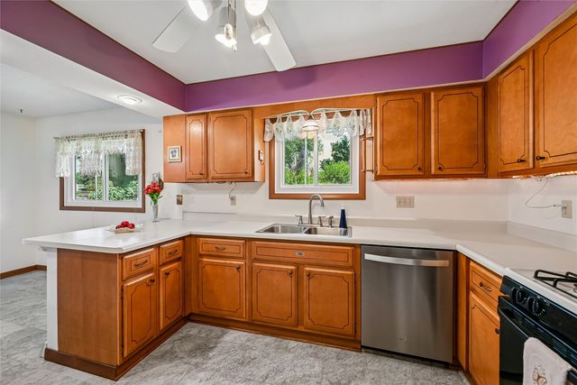125 Leroy Street SW, Cedar Rapids, IA 52404