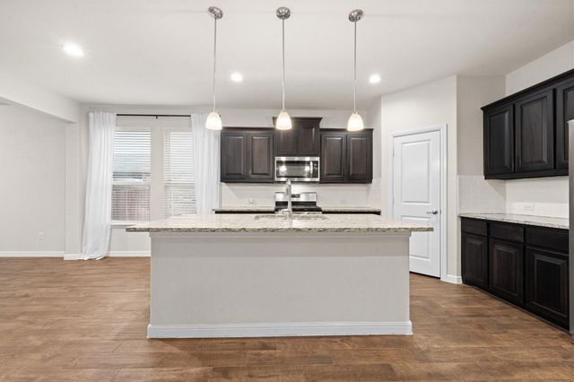 411 Skipper Lane, Azle, TX 76020