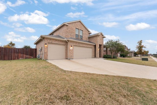 411 Skipper Lane, Azle, TX 76020