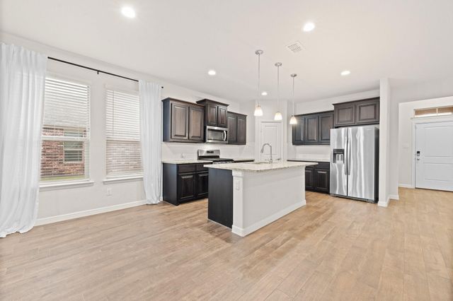 411 Skipper Lane, Azle, TX 76020