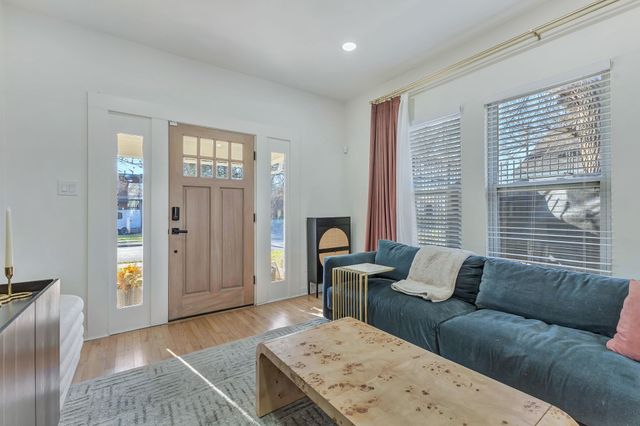 302 S Saint Mary Avenue, Dallas, TX 75214