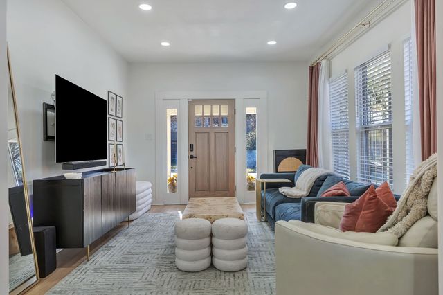 302 S Saint Mary Avenue, Dallas, TX 75214