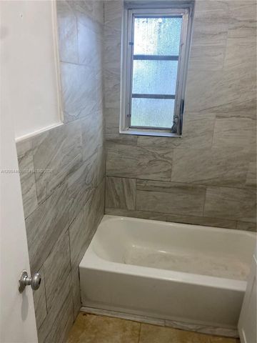 1070 NW 147th St, Miami, FL 33168