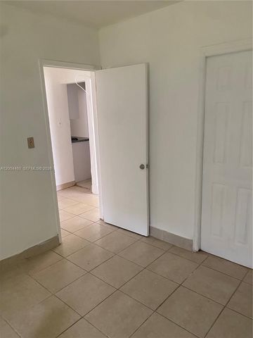 1070 NW 147th St, Miami, FL 33168
