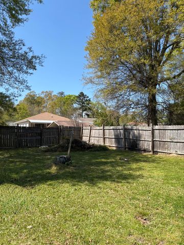 819 Duane St., Hattiesburg, MS 39401