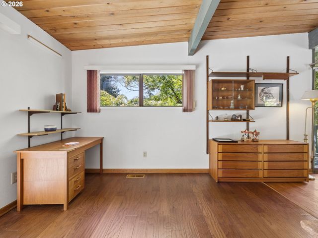 2950 Sw SUNSET Blvd, Portland, OR 97239