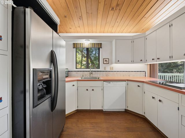 2950 Sw SUNSET Blvd, Portland, OR 97239
