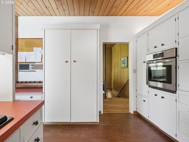 2950 Sw SUNSET Blvd, Portland, OR 97239