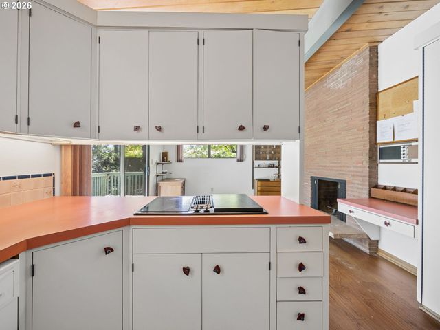 2950 Sw SUNSET Blvd, Portland, OR 97239