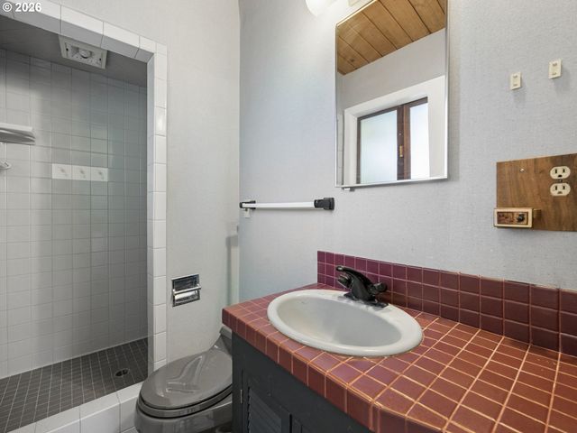 2950 Sw SUNSET Blvd, Portland, OR 97239
