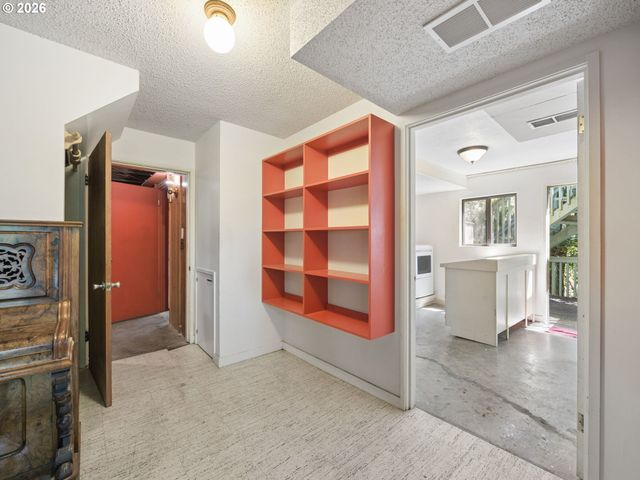 2950 Sw SUNSET Blvd, Portland, OR 97239