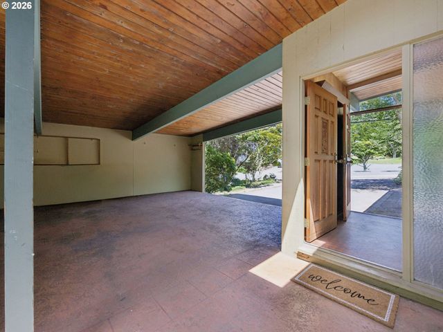 2950 Sw SUNSET Blvd, Portland, OR 97239