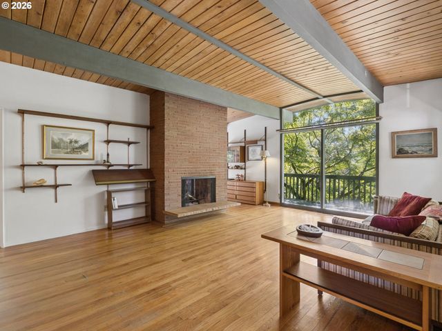 2950 Sw SUNSET Blvd, Portland, OR 97239