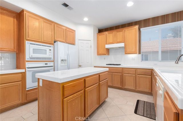 650 Bermuda Drive, Hemet, CA 92543