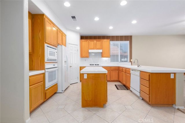 650 Bermuda Drive, Hemet, CA 92543