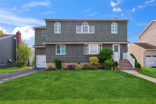 117 Ocean Avenue, Massapequa Park, NY 11762