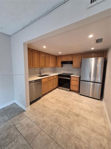 6528 SW 41st Ct 95, Davie, FL 33314