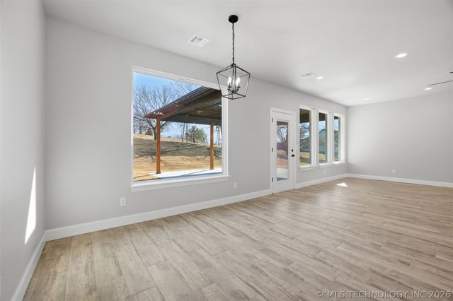 15439 N 55th West Avenue, Skiatook, OK 74070