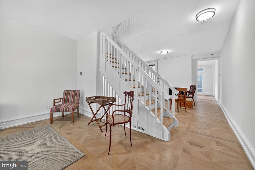 1656 33RD ST NW, Washington, DC 20007