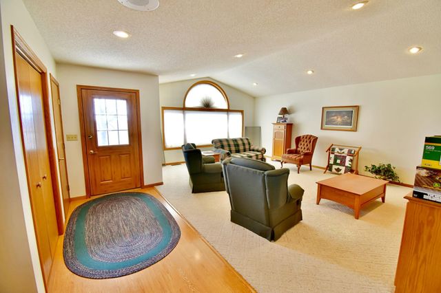 19221 30th Street SW, Blomkest, MN 56216