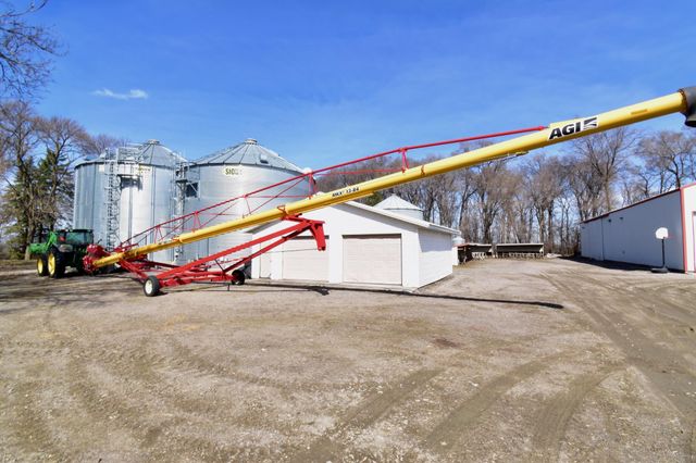 19221 30th Street SW, Blomkest, MN 56216