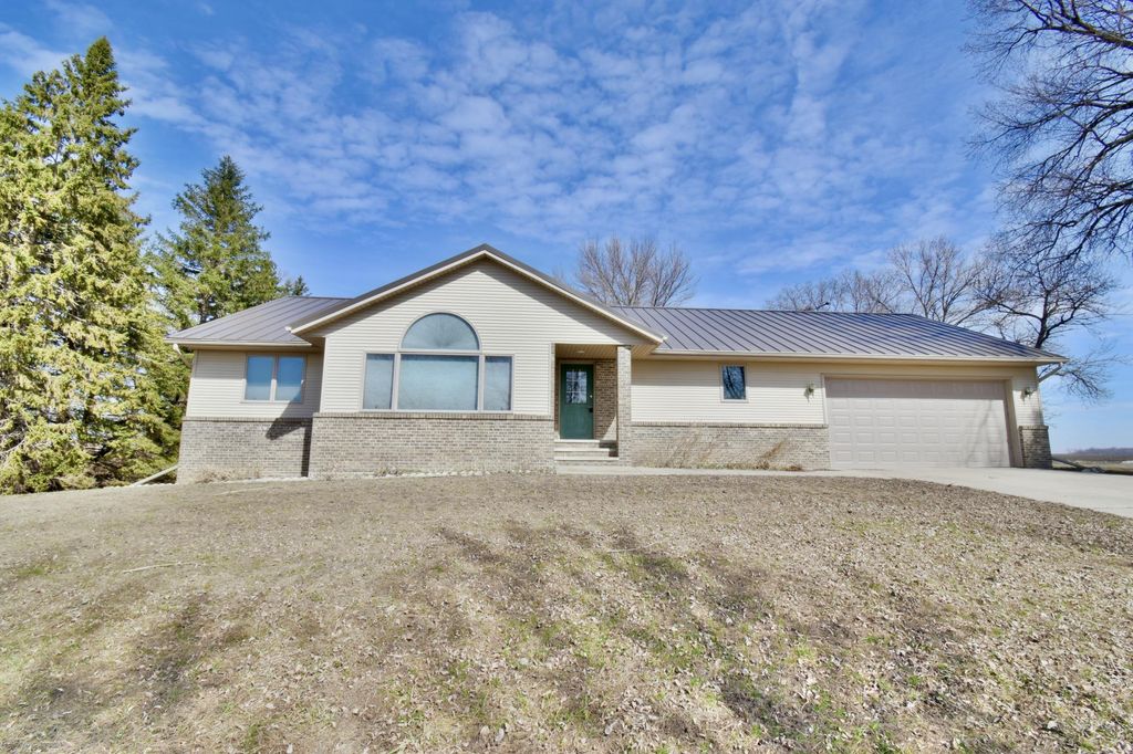 19221 30th Street SW, Blomkest, MN 56216