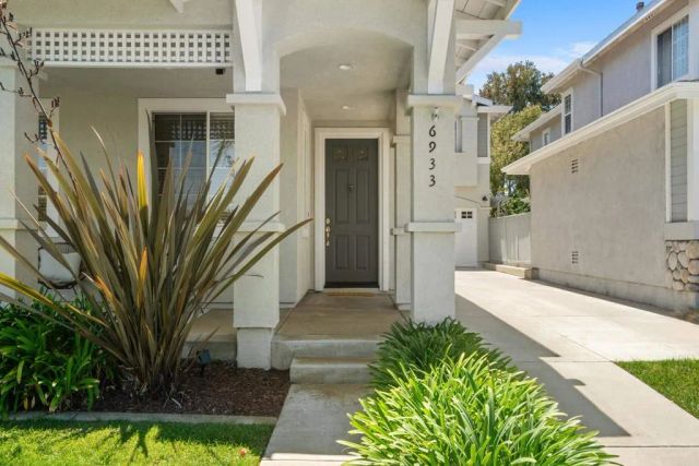 6933 Catamaran Drive, Carlsbad, CA 92011