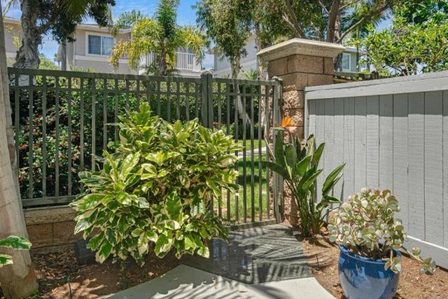 6933 Catamaran Drive, Carlsbad, CA 92011