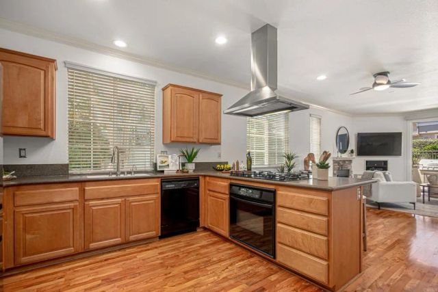 6933 Catamaran Drive, Carlsbad, CA 92011