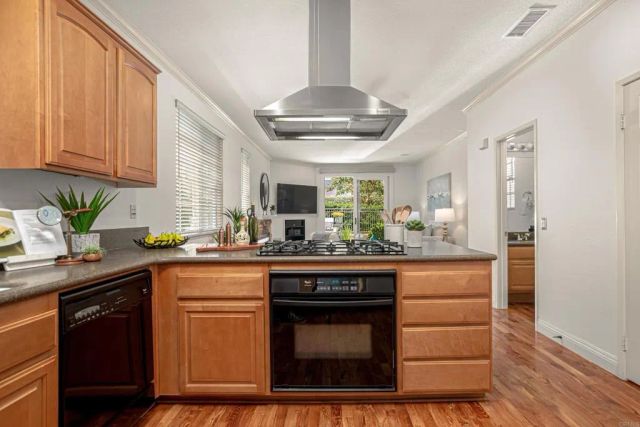 6933 Catamaran Drive, Carlsbad, CA 92011