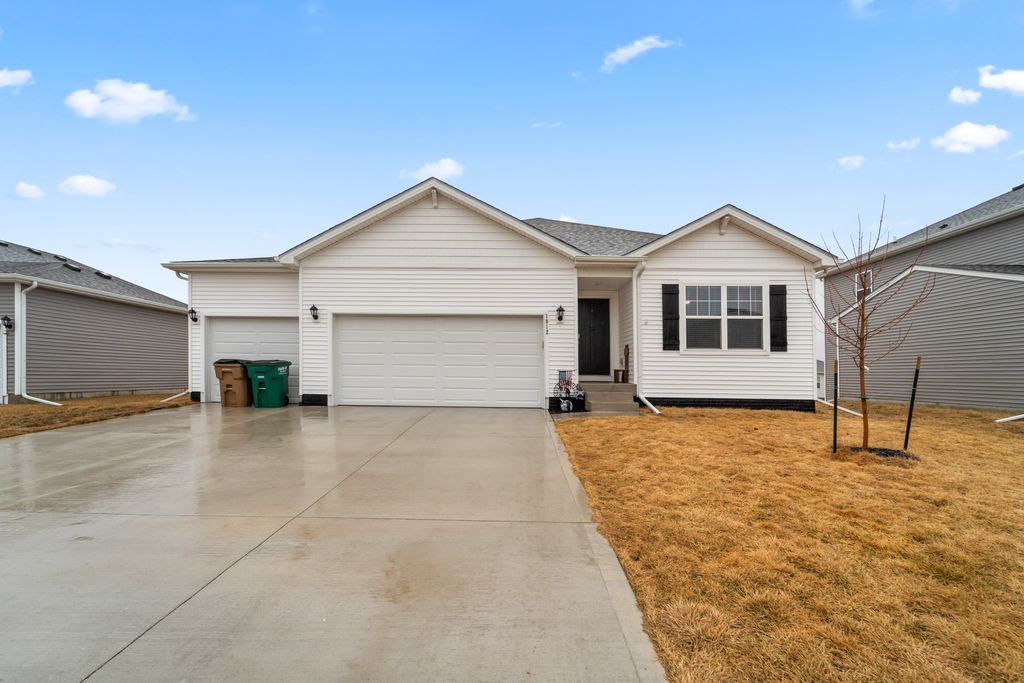 1012 Dee Street SE, Bondurant, IA 50035