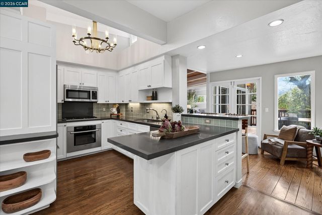 6 El Patio, Orinda, CA 94563