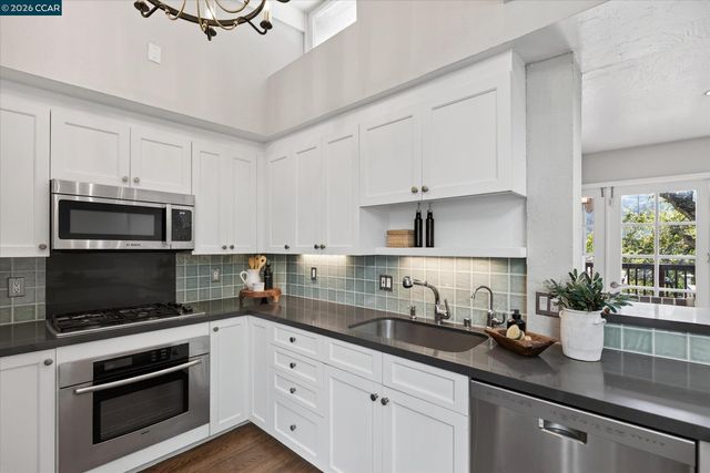 6 El Patio, Orinda, CA 94563