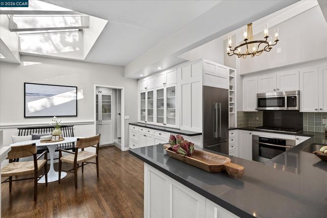 6 El Patio, Orinda, CA 94563