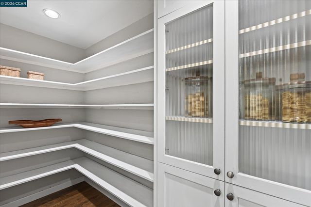 6 El Patio, Orinda, CA 94563