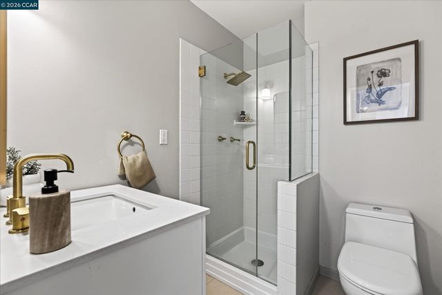 6 El Patio, Orinda, CA 94563