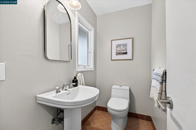 6 El Patio, Orinda, CA 94563