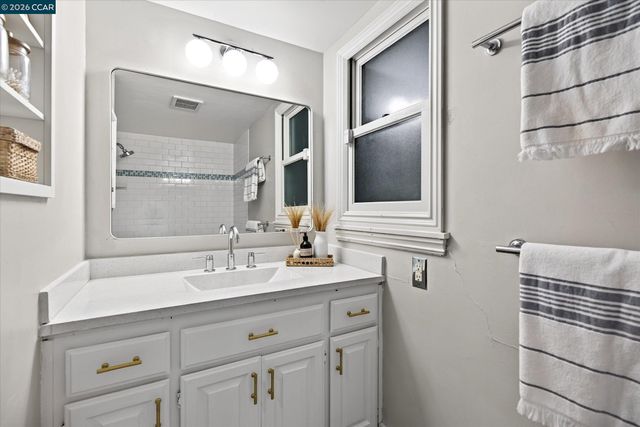 6 El Patio, Orinda, CA 94563