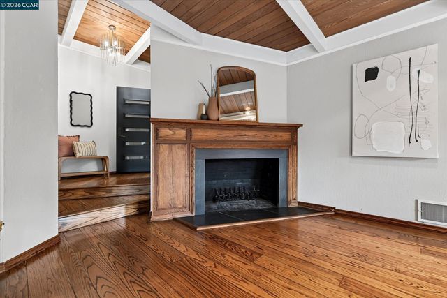 6 El Patio, Orinda, CA 94563