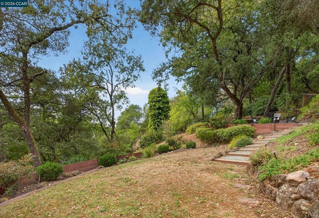 6 El Patio, Orinda, CA 94563