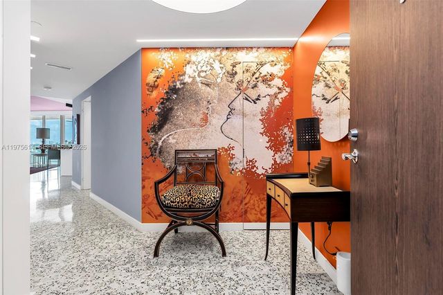 10 Venetian Way 904, Miami Beach, FL 33139